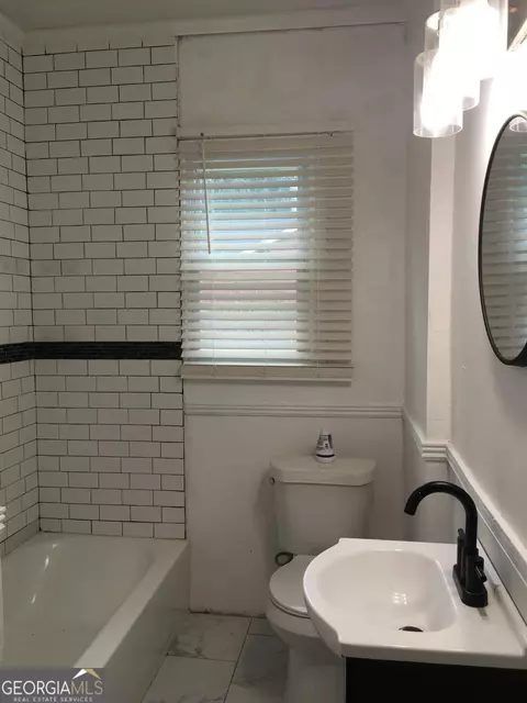 Bath - 697 Ormond Ter, Macon, GA 31206 photo 1 of 3