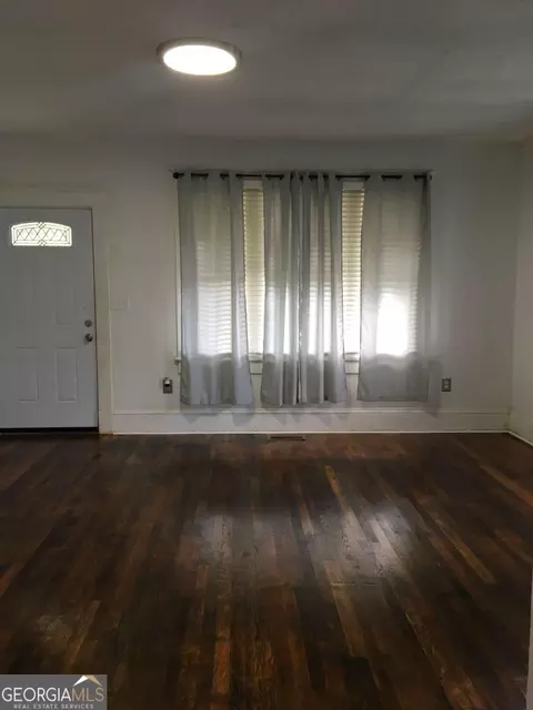 Living - 697 Ormond Ter, Macon, GA 31206 photo 2 of 5