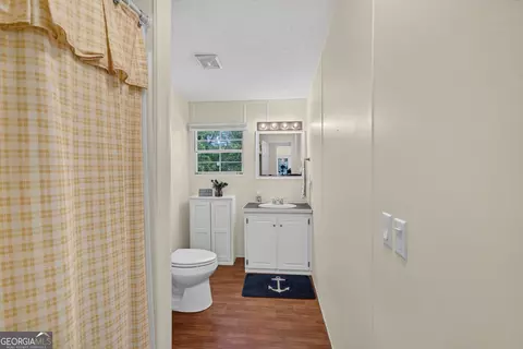 Bath - 2107 Oconee Dr, Sparta, GA 31087 photo 1 of 3