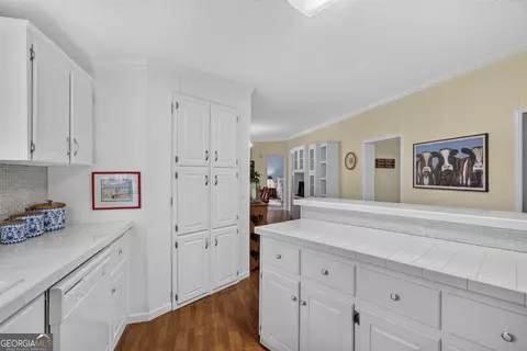 Kitchen - 2107 Oconee Dr, Sparta, GA 31087 photo 2 of 4
