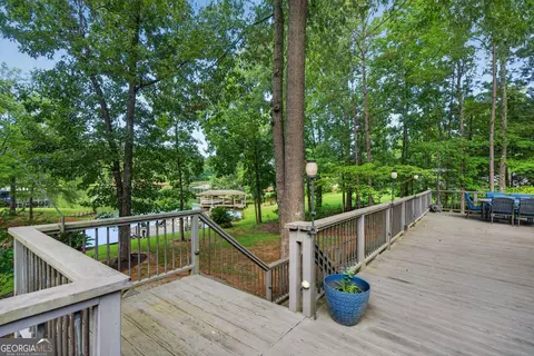 Exterior - 2107 Oconee Dr, Sparta, GA 31087 photo 6 of 10