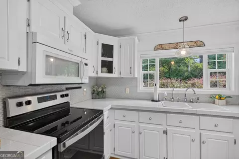 Kitchen - 2107 Oconee Dr, Sparta, GA 31087 photo 4 of 4