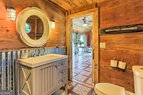 Bath - 132154 River Dr, Midway, GA 31320 photo 1 of 4