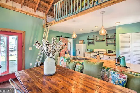 Dining - 132154 River Dr, Midway, GA 31320 photo 1 of 1