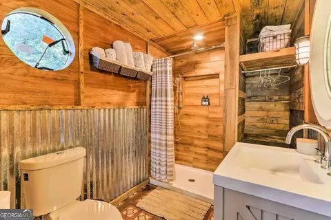 Bath - 132154 River Dr, Midway, GA 31320 photo 2 of 4