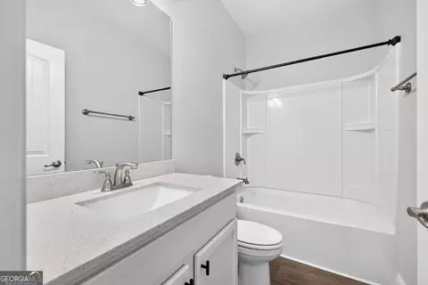 Bath - 832 Hidden Hollow Cir, Commerce, GA 30529 photo 2 of 2