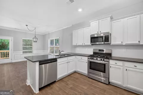 Kitchen - 832 Hidden Hollow Cir, Commerce, GA 30529 photo 2 of 2