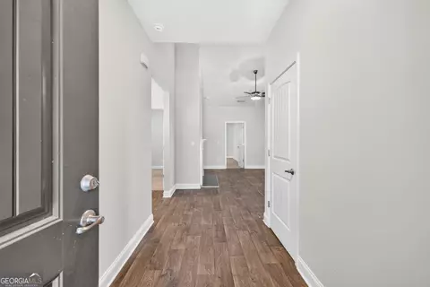 Entry Way - 832 Hidden Hollow Cir, Commerce, GA 30529 photo 2 of 5