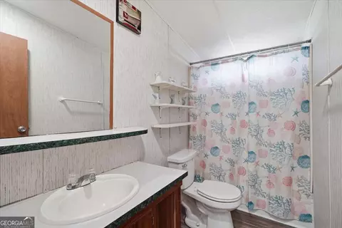 Bath - 5183 Latty Rd, Lula, GA 30554 photo 1 of 2