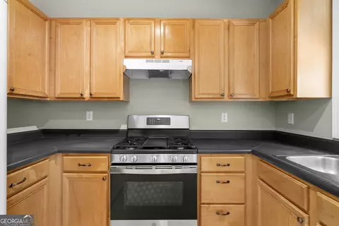 Kitchen - 224 Copperbend Dr, Austell, GA 30168 photo 5 of 6