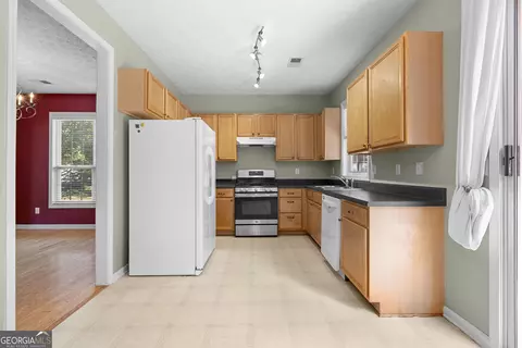 Kitchen - 224 Copperbend Dr, Austell, GA 30168 photo 1 of 6