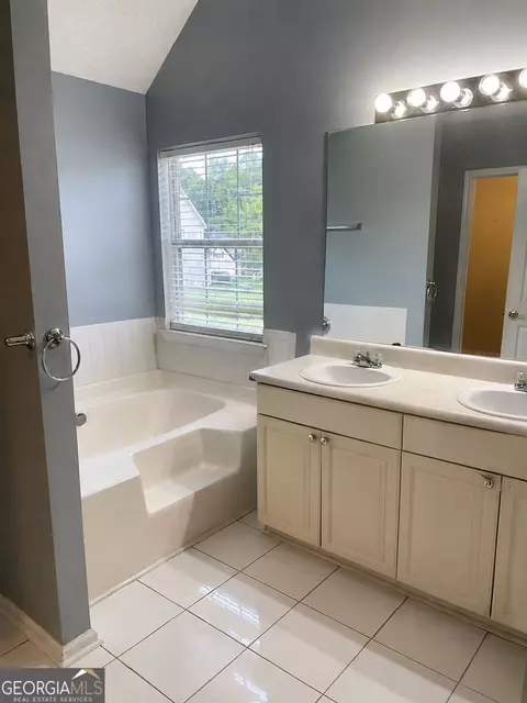 Bath - 35 Willow Oak Way, Covington, GA 30016 photo 2 of 3