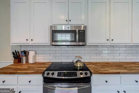 Kitchen - 262 Brickyard Rd, Comer, GA 30629 photo 6 of 9