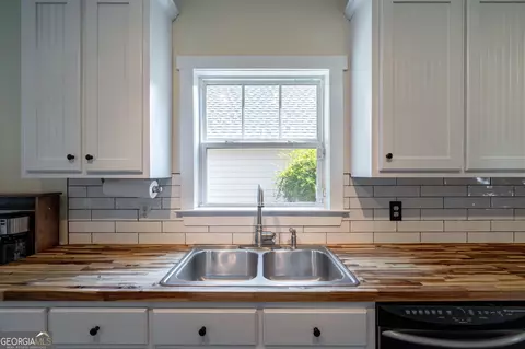 Kitchen - 262 Brickyard Rd, Comer, GA 30629 photo 7 of 9