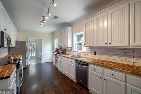 Kitchen - 262 Brickyard Rd, Comer, GA 30629 photo 5 of 9