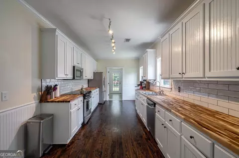 Kitchen - 262 Brickyard Rd, Comer, GA 30629 photo 1 of 9