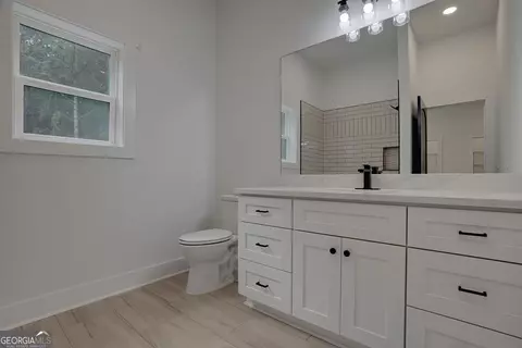 Bath - 3279 Tommy Dillard Rd, Monroe, GA 30656 photo 2 of 7