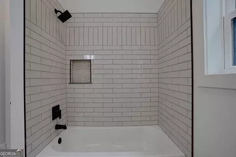 Bath - 3279 Tommy Dillard Rd, Monroe, GA 30656 photo 3 of 7