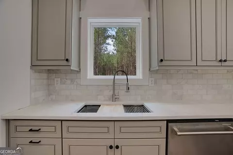 Kitchen - 3279 Tommy Dillard Rd, Monroe, GA 30656 photo 4 of 5