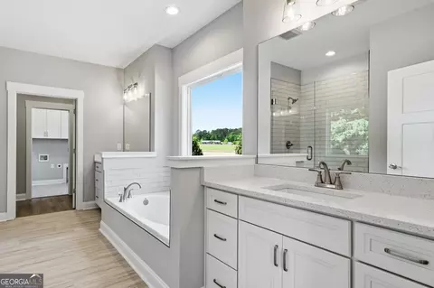 Bath - 3575 Bold Springs Rd, Monroe, GA 30656 photo 3 of 5