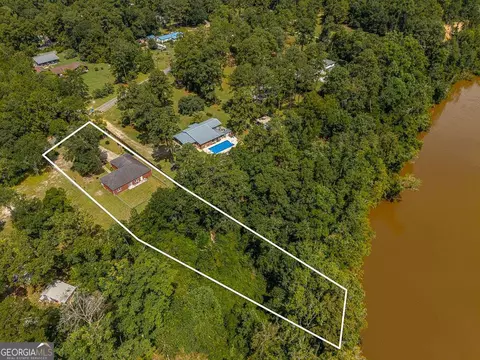 714 Altamaha Rd, Jesup, GA 31545