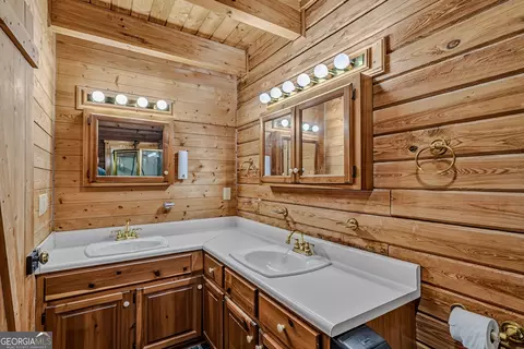 Bath - 793 Pyne Rd, Lagrange, GA 30240 photo 3 of 12