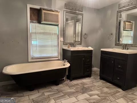 Bath - 38 Cedarcrest Rd, Lagrange, GA 30240 photo 1 of 3