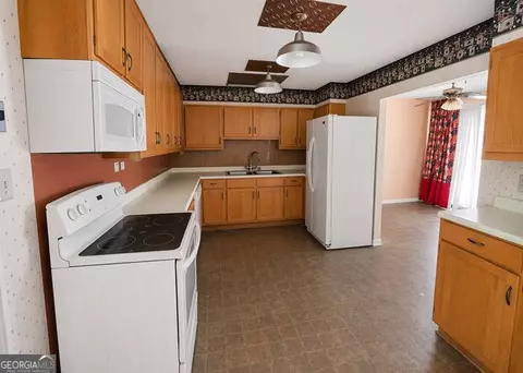 Kitchen - 43 Mountain View Dr, Toccoa, GA 30577 photo 2 of 2