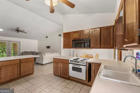 Kitchen - 139 Riverview Dr, Bainbridge, GA 39817 photo 1 of 2