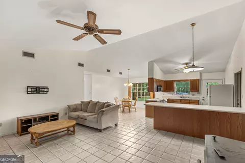 Living - 139 Riverview Dr, Bainbridge, GA 39817 photo 1 of 2