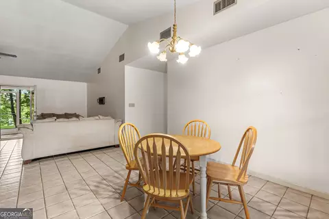 Dining - 139 Riverview Dr, Bainbridge, GA 39817 photo 2 of 3
