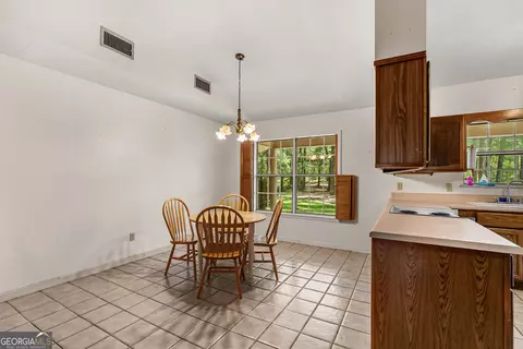 Dining - 139 Riverview Dr, Bainbridge, GA 39817 photo 1 of 3
