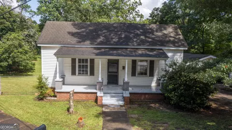 11 North St, Manchester, GA 31816