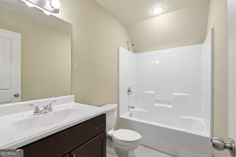 Bath - 130 Maple Dr, Commerce, GA 30529 photo 5 of 5