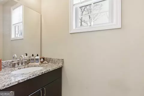 Bath - 130 Maple Dr, Commerce, GA 30529 photo 3 of 5