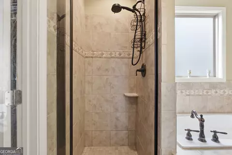 Bath - 130 Maple Dr, Commerce, GA 30529 photo 2 of 5