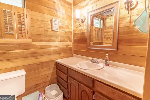 Bath - 111 Willow St, Commerce, GA 30529 photo 1 of 2