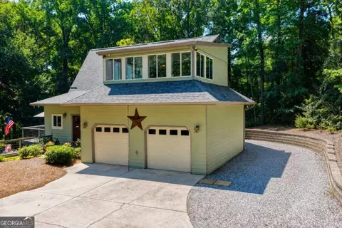 6173 Pine Cir, Flowery Branch, GA 30542