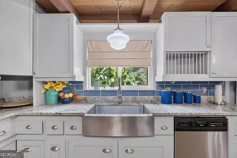 Kitchen - 7048 Shell Rd, Winston, GA 30187 photo 4 of 6