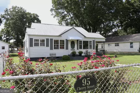 95 Cherry St, Trion, GA 30753