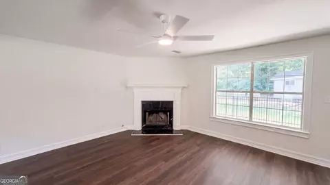 Living - 115 Emerald Ln, Hampton, GA 30228 photo 3 of 5