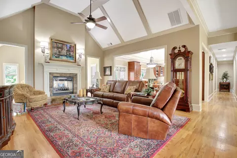 Entry Way - 100 Wickham Dr, Tyrone, GA 30290 photo 9 of 21