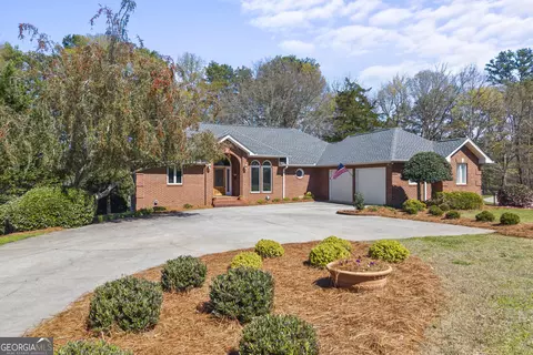 424 Capri Pt, Lavonia, GA 30553