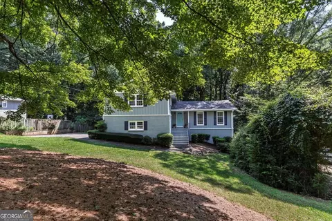 5824 Golden West Trl SW, Lilburn, GA 30047