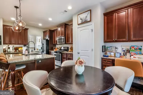 Kitchen - 109 Faversham Dr, Mcdonough, GA 30252 photo 4 of 5