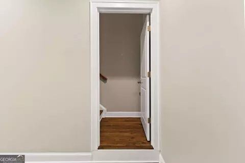 Entry Way - 2028 Glenview Park Cir, Duluth, GA 30097 photo 8 of 9