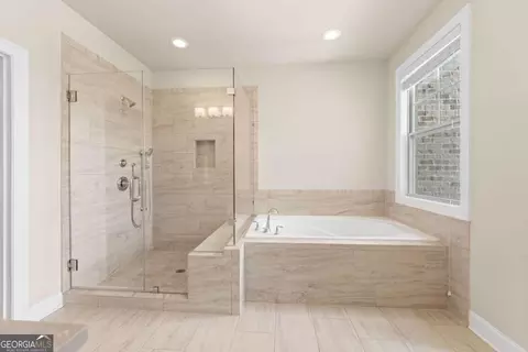 Bath - 2028 Glenview Park Cir, Duluth, GA 30097 photo 1 of 8