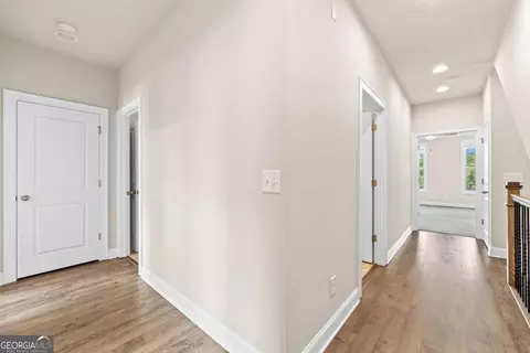 Entry Way - 2028 Glenview Park Cir, Duluth, GA 30097 photo 6 of 9