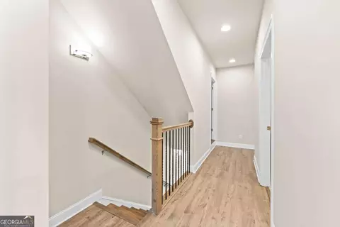 Entry Way - 2028 Glenview Park Cir, Duluth, GA 30097 photo 5 of 9