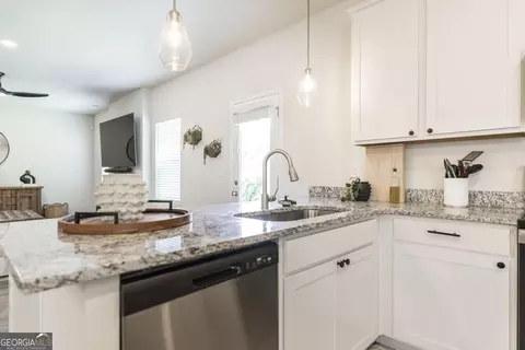 Kitchen - 111 Corn Field Cir, Perry, GA 31069 photo 3 of 3